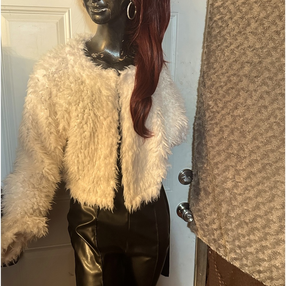 Soft & fuzzy Madden NYC off white jacket for any occasion & look smart look rich